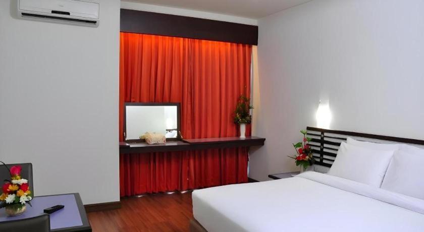 The Color Hotel Hat Yai Exterior photo